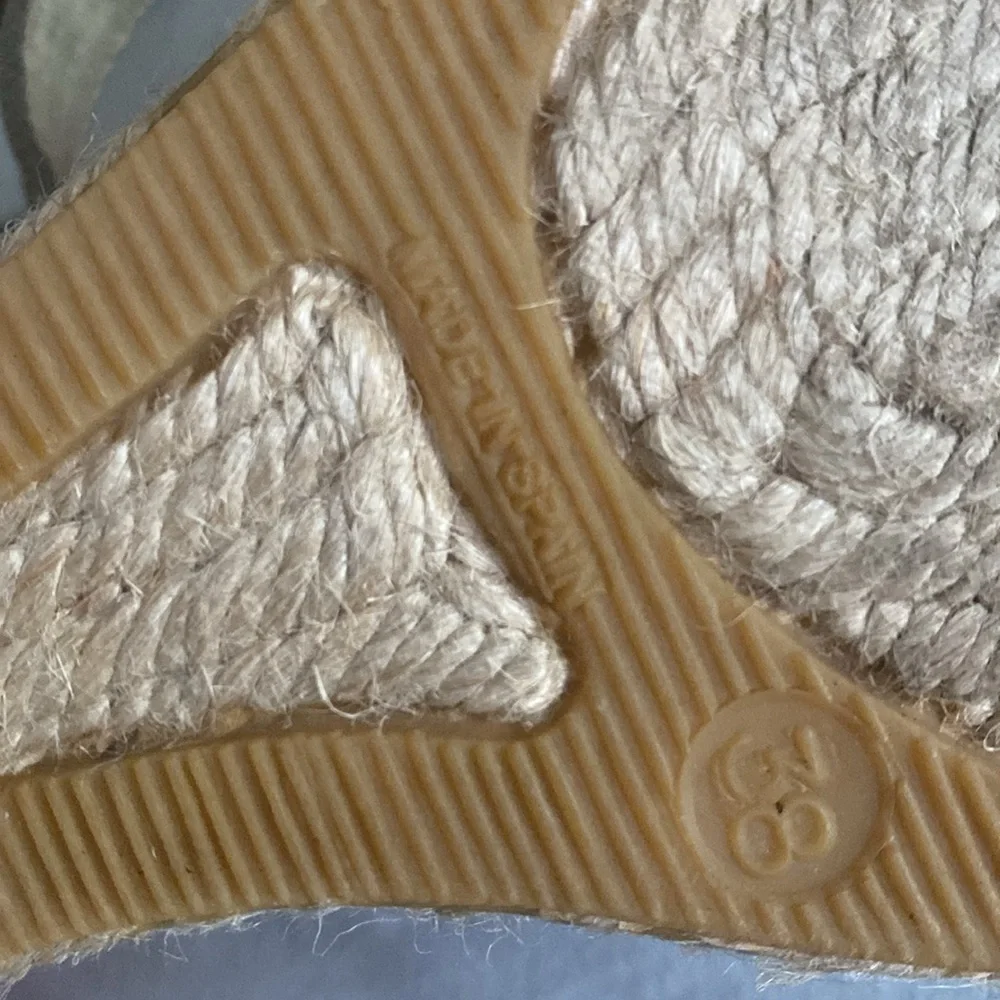 Bettye Muller Espadrille Wedge Heels size 38 made in Spain